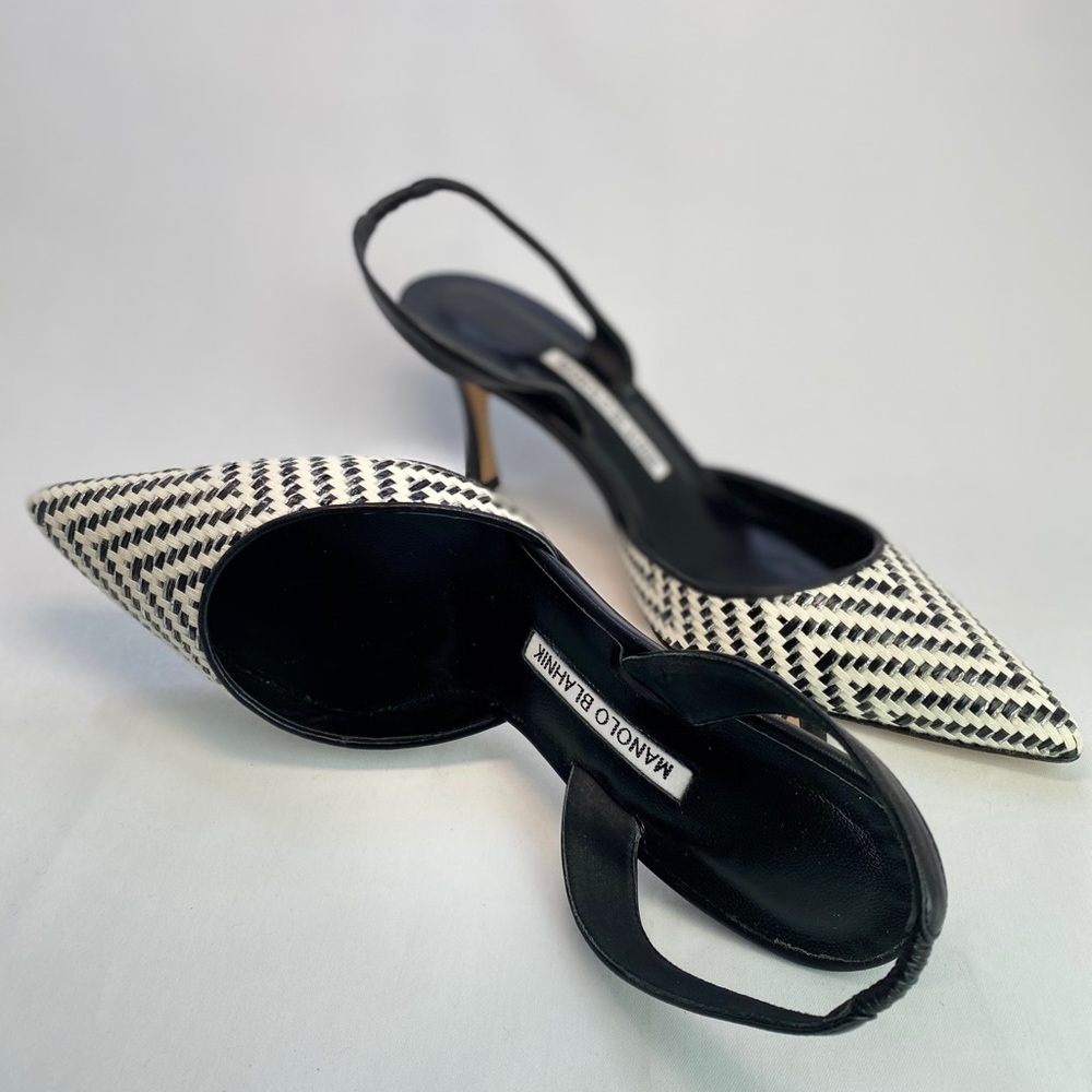 MANOLO BLAHNIK
Carolyne Raffia Slingbacks Pumps